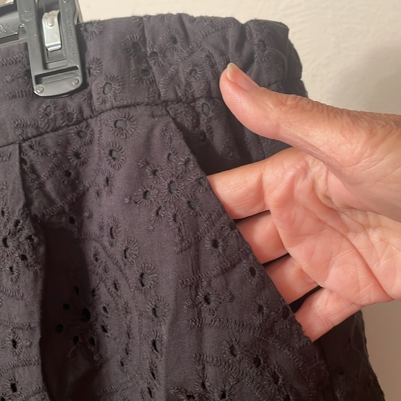 ✔️✔️✔️BOGOHO ✔️✔️✔️Black Eyelet Shorts - Picture 4 of 7